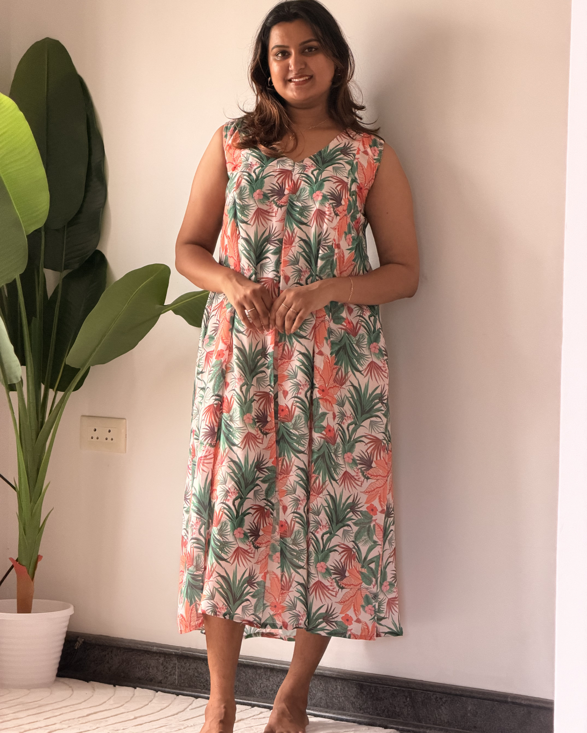 Paloma | She Wardrobe V-Neck Sleeveless Cambric Cotton Maternity & Nursing Gown – Peach Tropical Leaf Print