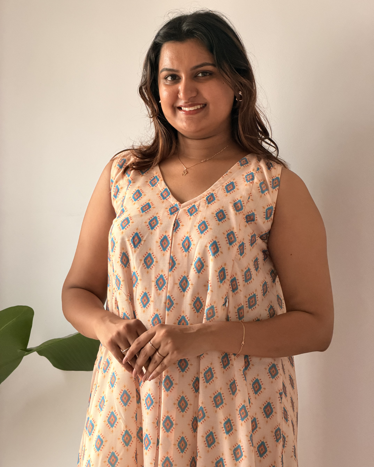 Sienna | She Wardrobe V-Neck Sleeveless Cambric Cotton Maternity & Nursing Gown – Peach Aztec Geometric Print