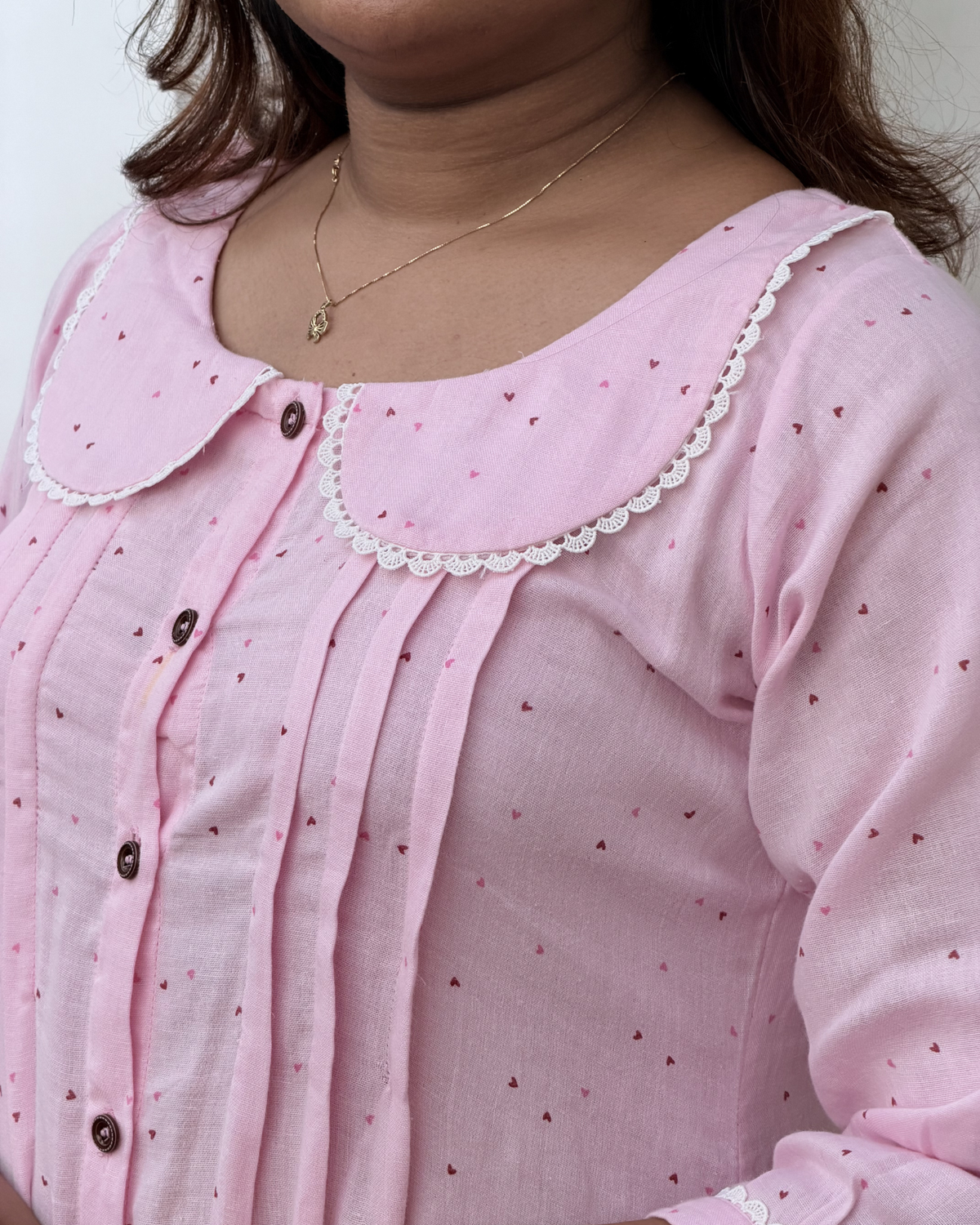 Lovette | She Wardrobe Scallop Lace Peter Pan Collar Three-Quarter Sleeve Double Gauze Muslin Maternity & Nursing Gown – Pink Heart Print