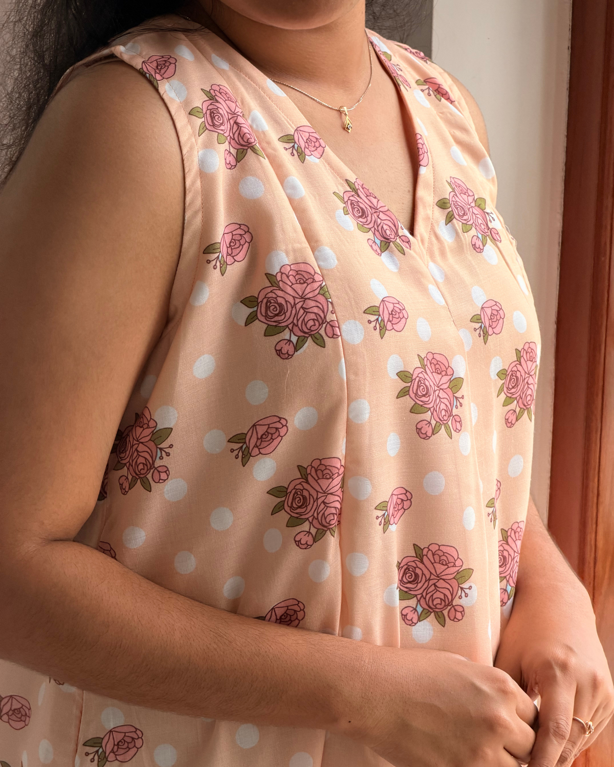 Roselyn | She Wardrobe V-Neck Sleeveless Premium Cambric Cotton Maternity & Nursing Gown – Peach Rose Polka Dot Print