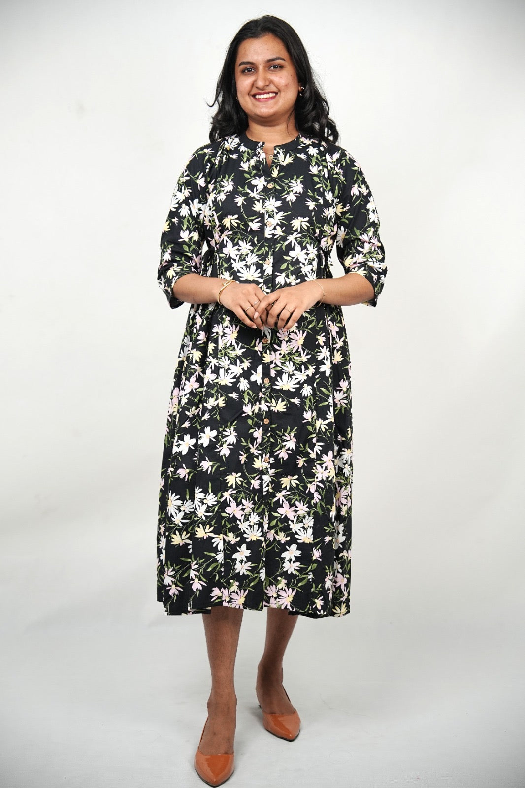 Breathable Cotton-Feel Maternity Feeding Dress – Black Floral Midi with Hidden Side Nursing Zippers